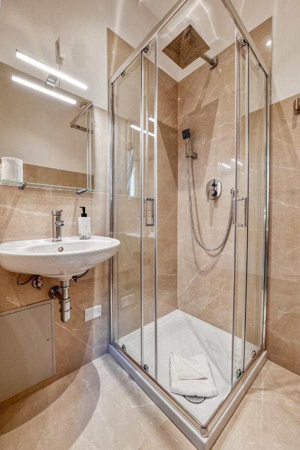 3 Rooms 3 Bathrooms - Lovely Apartment Close The Vatican Róma Kültér fotó
